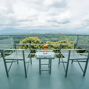 sky-pavilion.kandyhotelsnow.com/